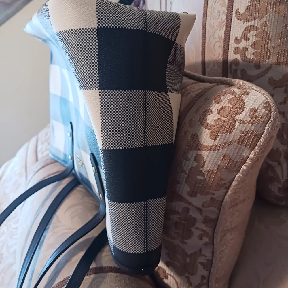 HP🎉🎉Coach Buffalo Plaid City Navy and Ivory Tote F66929 EUC 11"w X 10"h X 7"w - Picture 15 of 16